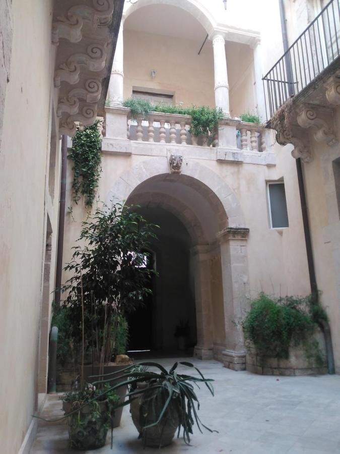Апартаменты Ortigia Family House Сиракузы Экстерьер фото